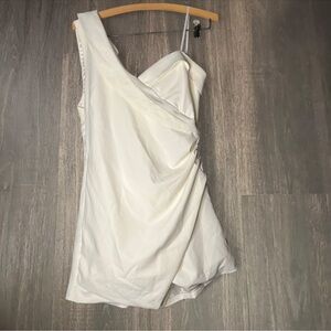 Do+Be White One-Shoulder Romper | Size M (Makeup Stain)